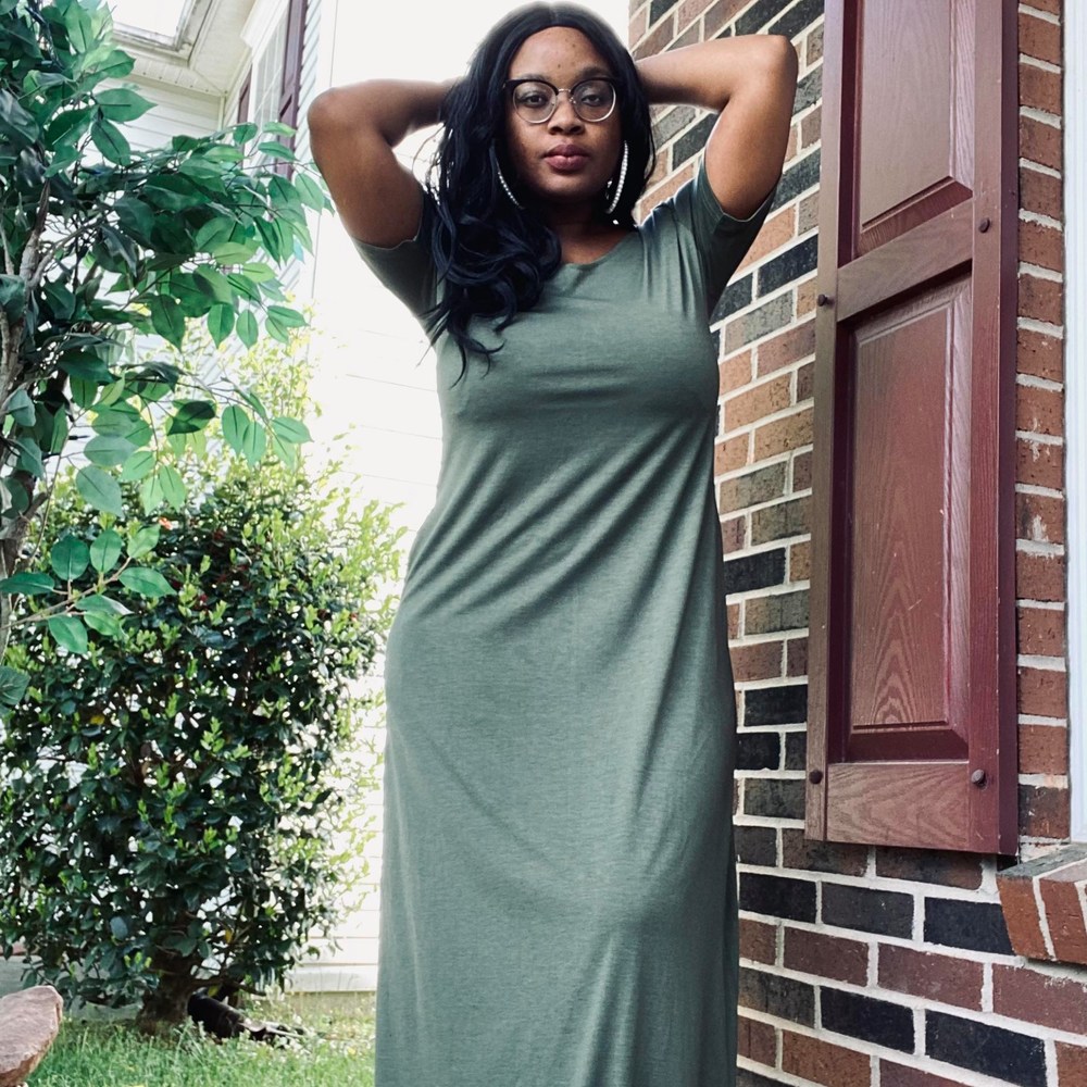 Meet your Posher, Essey